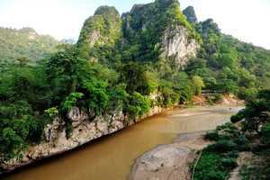 Dòng sông dài 325km quan trọng bậc nhất Bắc Trung Bộ, dưới đáy là ngôi mộ bí ẩn của vị Hoàng Thái hậu nhà Hậu Lê