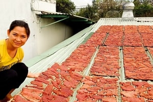 Người dân tất bật với món bò một nắng trứ danh ở 'chảo lửa' Krông Pa