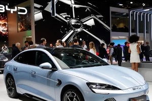 Những vấn đề nổi bật của ngành ô tô toàn cầu năm 2023