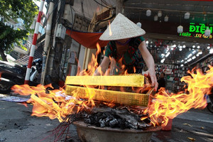 Vận động người dân hạn chế đốt vàng mã, bảo vệ môi trường dịp Tết Giáp Thìn 2024