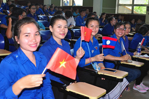 Hỗ trợ kinh phí đào tạo cho lưu học sinh Lào, Campuchia