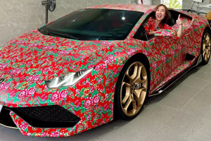 Bà chủ 9X ở Bạc Liêu khoác áo "chăn con công" cho siêu xe Lamborghini Huracan