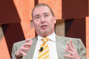 'Vua trái phiếu' Jeffrey Gundlach: Nền kinh tế Mỹ sẽ suy thoái trong năm 2024, đồng USD có nguy cơ gặp rắc rối lớn