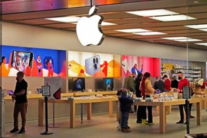 Apple bất ngờ để tuột 'ngôi vương' công ty giá trị nhất thế giới vào tay đối thủ 'sống còn'