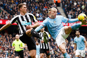 Trực tiếp bóng đá Newcastle vs Man City: Chuyến đi bão táp