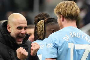 De Bruyne giúp Man City thắng ngược, Pep Guardiola tuyên bố lớn