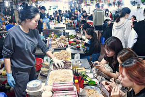 Chen chân khám phá thiên đường trăm món 'ngon, rẻ, lạ' ở chợ Cát Bi, Hải Phòng