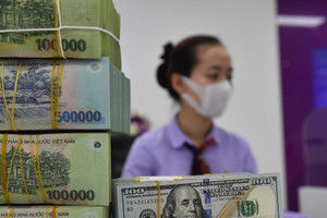 Giá USD tự do tăng vượt 25.000 đồng