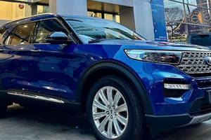 Xe SUV nhập khẩu Mỹ Ford Explorer bất ngờ giảm sốc 440 triệu đồng