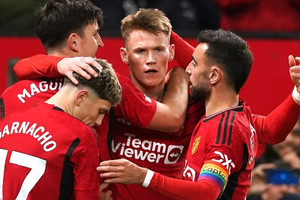 Erik ten Hag ra 2 quy tắc ‘cấm phạm’ tại MU, McTominay khen ngợi