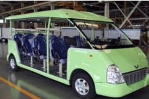 Cẩn trọng với xe bus điện nội thành vì an toàn cho hành khách là quan trọng nhất