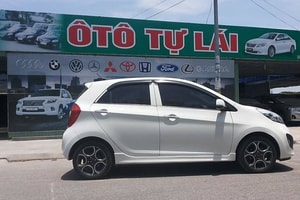 Xe thuê tự lái 'cháy hàng', giá khét lẹt cận Tết, khách quyết mua xe cỏ đi tạm