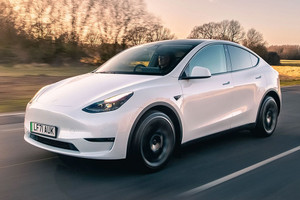 Xe điện Tesla Model Y bất ngờ vượt Toyota soán ngôi bán chạy nhất thế giới