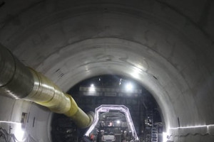 Hầm cao tốc xuyên núi 22km dài nhất thế giới được đào bởi cỗ máy 2.000 tấn, áp dụng phương pháp xây dựng 3 lỗ và 4 trục dọc