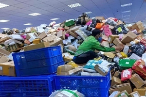 Ngóng shipper hơn ngóng người yêu, chủ kinh doanh quay cuồng xoay xở cận Tết