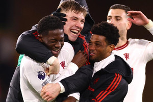 Erik ten Hag hết lời khen Kobbie Mainoo khi ‘cứu’ MU 4-3 Wolves