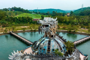Cận cảnh tượng rồng khổng lồ, ma mị ở Huế từng nổi danh trên báo Mỹ trước thời điểm phá dỡ