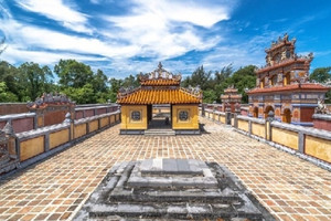 Khu mộ chung của 3 thế hệ làm vua ở miền Trung được UNESCO công nhận là di sản văn hóa thế giới