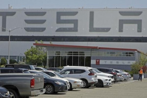 Tesla bị bang California kiện vì xử lý chất thải nguy hại trái phép