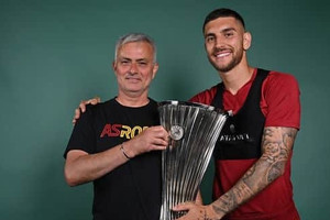 Mourinho dỗi, khiến học trò ngỡ ngàng sau khi bị AS Roma sa thải