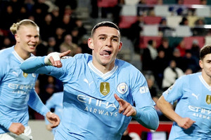 Phil Foden lập hat-trick, Man City ngược dòng thắng Brentford