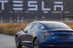 Tesla bị điều tra nghiêm trọng về lỗi mất trợ lực lái trên các xe điện mới