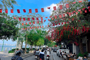 Đường phố Hà Nội những ngày cận Tết: Nơi đông đúc, nơi đã bắt đầu 'thông thoáng