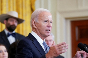 Tổng thống Biden lên án bình luận của ông Trump về NATO