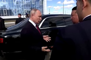 Tổng thống Putin tặng xe cho ông Kim Jong-un