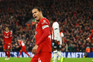 Ngược dòng thắng 4-1, Liverpool chễm chệ trên đỉnh bảng