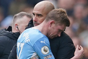 Man City ra giá ngất ngưởng 100 triệu bảng cho De Bruyne