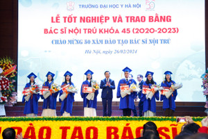 Trường Đại học Y Hà Nội cần 'may áo mới'