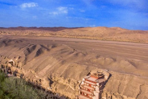 Hang đá 1.600 tuổi chứa hơn 2.000 tượng Phật và 50.000m2 bích họa, được UNESCO công nhận là Di sản thế giới