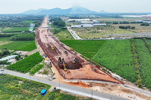 Quyết liệt tháo gỡ khó khăn về định mức, vật liệu cho các công trình giao thông trọng điểm