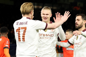 Haaland ghi 5 bàn, Man City đè bẹp Luton