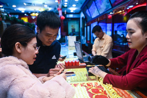 Giá vàng liên tục lập đỉnh, có nên bán chốt lời?