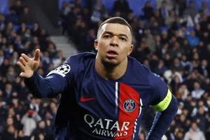 Mbappe đưa PSG vào tứ kết Champions League