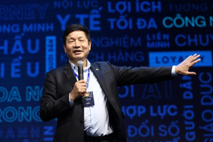 Cổ phiếu thăng hoa, Chủ tịch FPT bỏ túi gần 63 tỷ đồng tài sản mỗi ngày