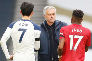 Mourinho nhận lời mời hấp dẫn về làm thầy Fred