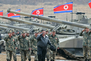 Ông Kim Jong Un giám sát tập trận, hối thúc quân đội Triều Tiên sẵn sàng