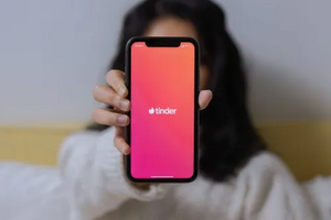 'Quẹt phải' tìm việc làm trên Tinder