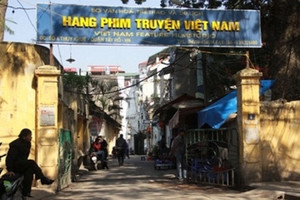 Chủ tịch một hãng phim Việt Nam bị tạm hoãn xuất cảnh