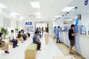 ACB thu về gần 1.600 tỷ đồng từ bancassurance trong cơn địa chấn khủng hoảng niềm tin chưa từng có của ngành bảo hiểm