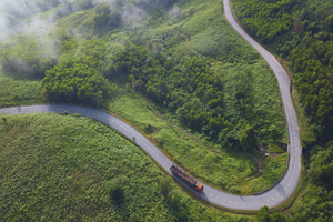 Cung đèo 50km phủ 'biển mây' trên quốc lộ 24: Cao trên 1.300m với đường vách quanh co, là điểm phân chia thời tiết giữa Đông - Tây Trường Sơn