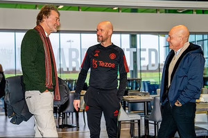 Erik ten Hag xin Sir Jim Ratcliffe cho thêm thời gian vực dậy MU