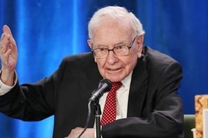 Khẳng định có thể chấm dứt thâm hụt ngân sách Mỹ chỉ trong... 5 phút, Warren Buffett khiến nghị sĩ Quốc hội phải 'lạnh tóc gáy'