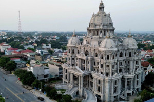 Tòa lâu đài nguy nga trên khu đất 'vàng' của đại gia xăng dầu