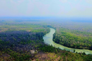 Vườn quốc gia nằm trên 2 tỉnh là nơi duy nhất ở Việt Nam có hệ sinh thái rừng khộp, sở hữu quang cảnh mê đắm như 'trời Âu' giữa đại ngàn