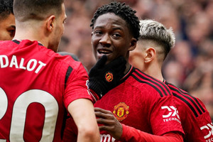 Salah phá 3 kỷ lục trong trận MU 2-2 Liverpool