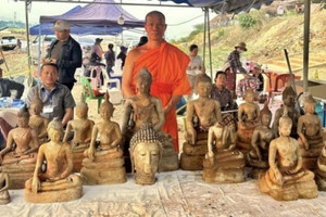 Quốc gia ‘sát vách’ Việt Nam liên tiếp phát hiện loạt tượng Phật hàng trăm năm trong lúc rà phá bom mìn